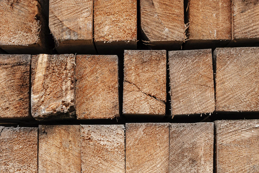 Madera apilada en Maderera Cuerar, Concepción, Tucumán