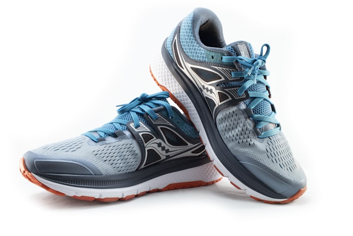 Meridian LT3 running shoes, photo by mostafa mahmoudi on Unsplash