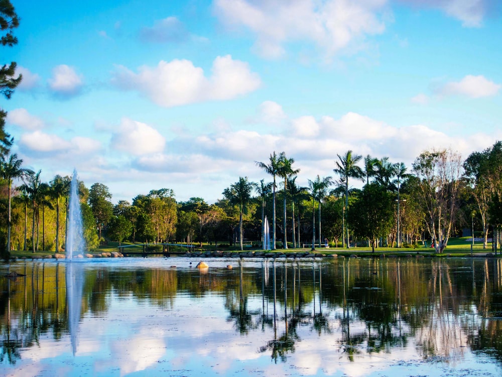 a lake with a fountain in the middle of it