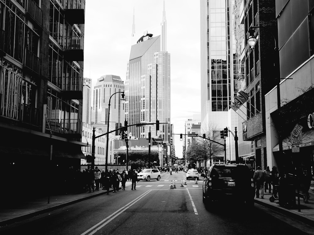 a black and white photo of a city street