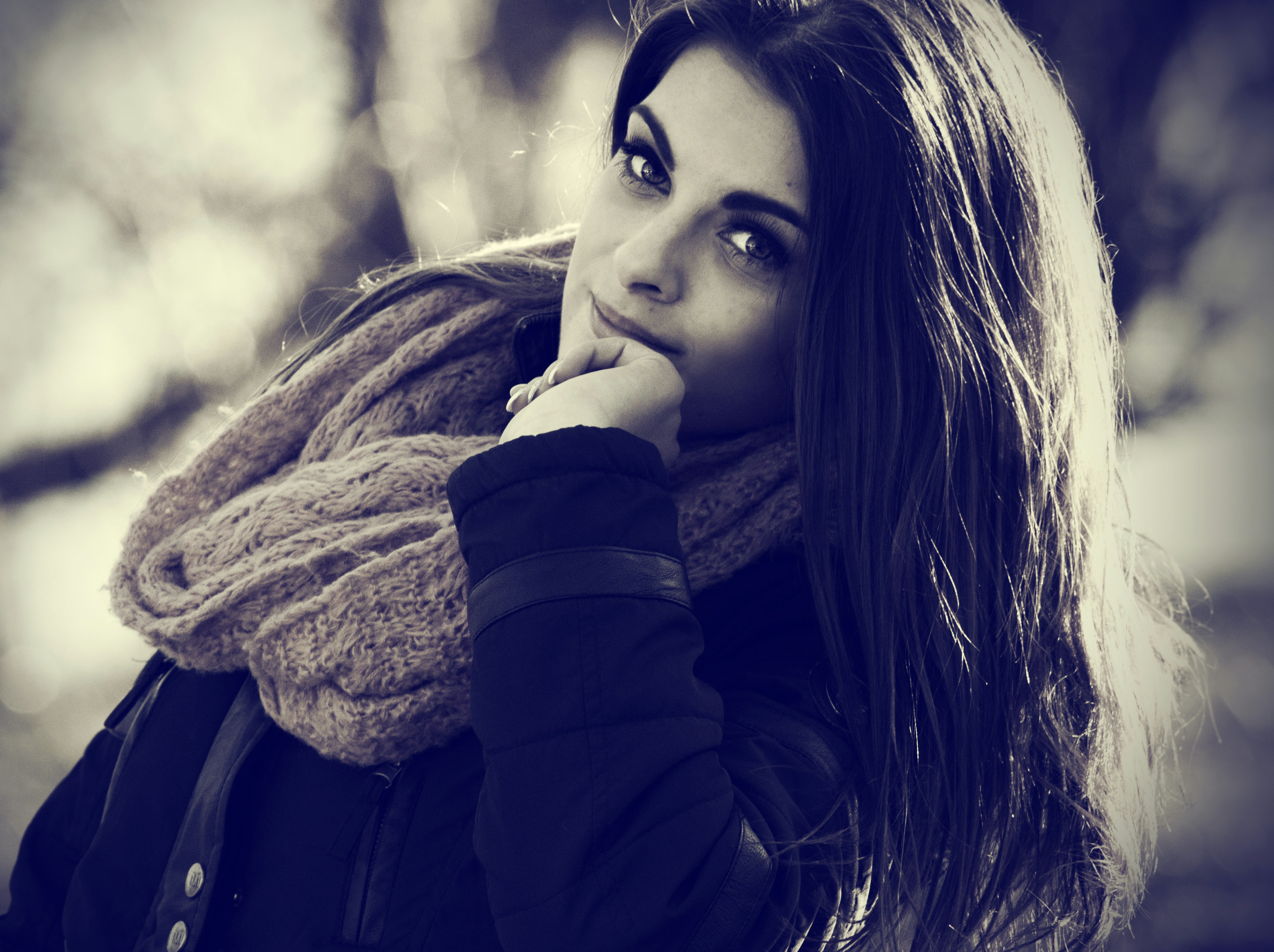 A woman with a scarf around her neck photo – Free Blick Image on Unsplash