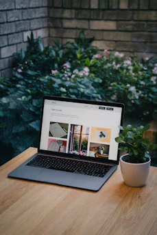 Business team choosing a web development company for SEO-ready, mobile-friendly and conversion-focus