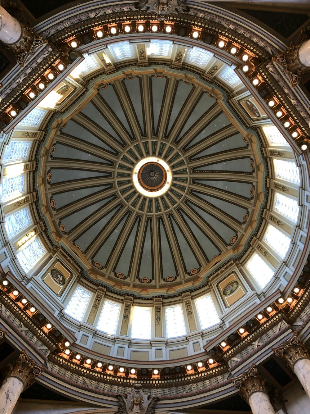 the ceiling of a building with a circular light fixture