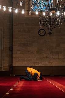 a person kneeling down on a red carpet