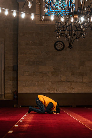 a person kneeling down on a red carpet