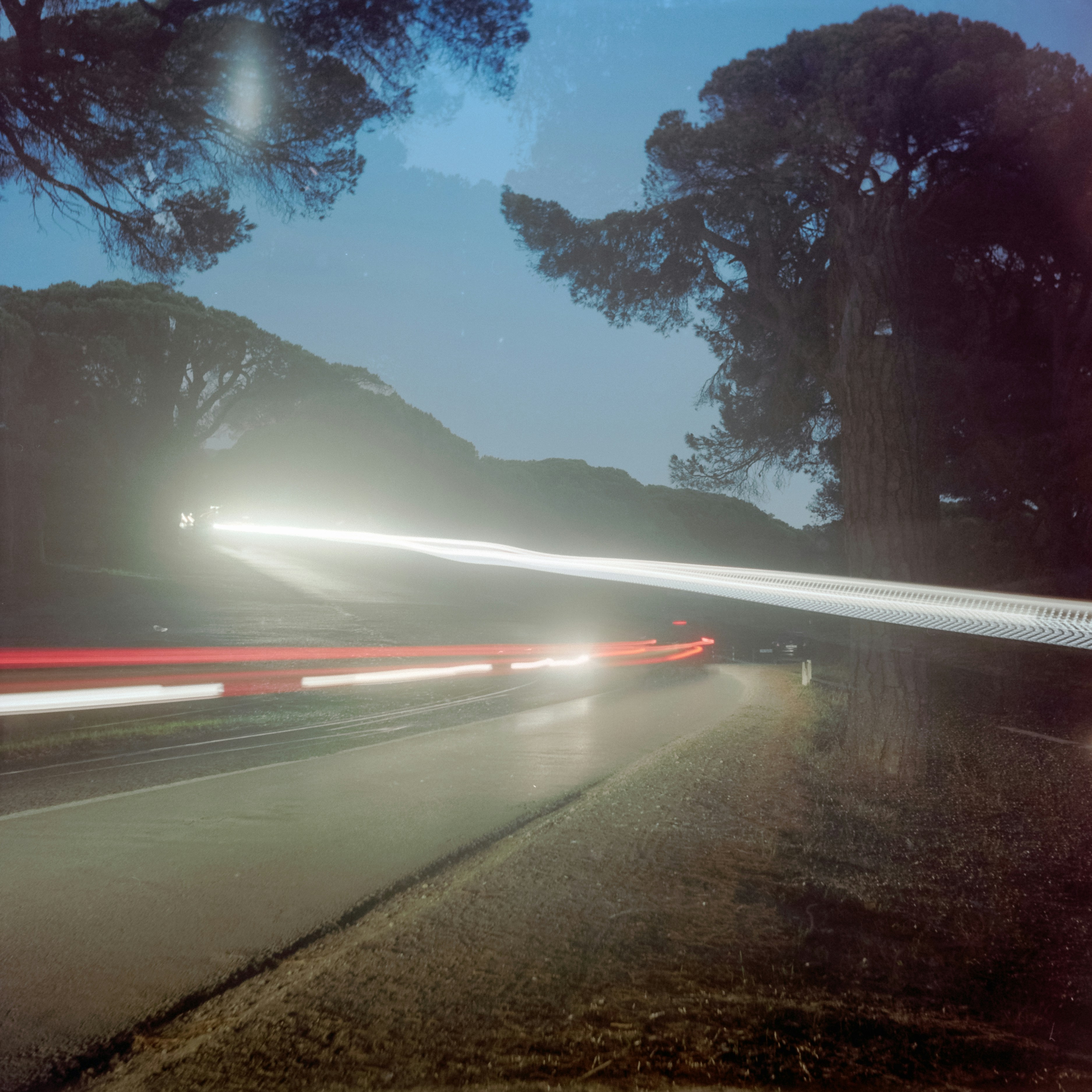 Night car light trails, ilustrasi artikel Capture the Night: Stunning Long Exposure Light Trails Car Wallpapers 5