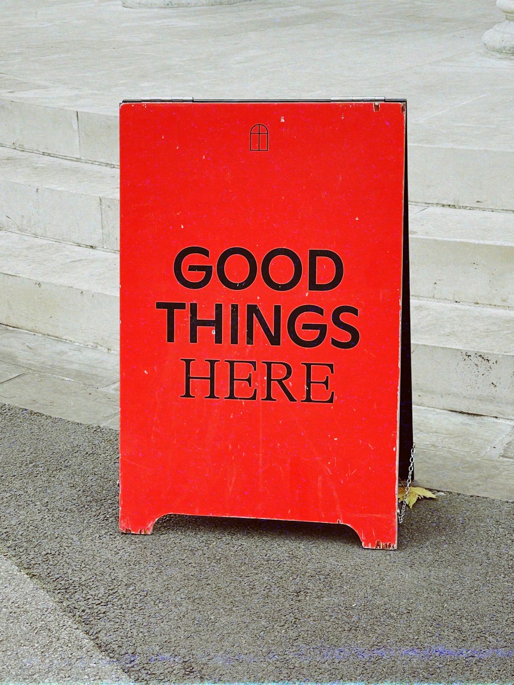 a red sign that says good things here