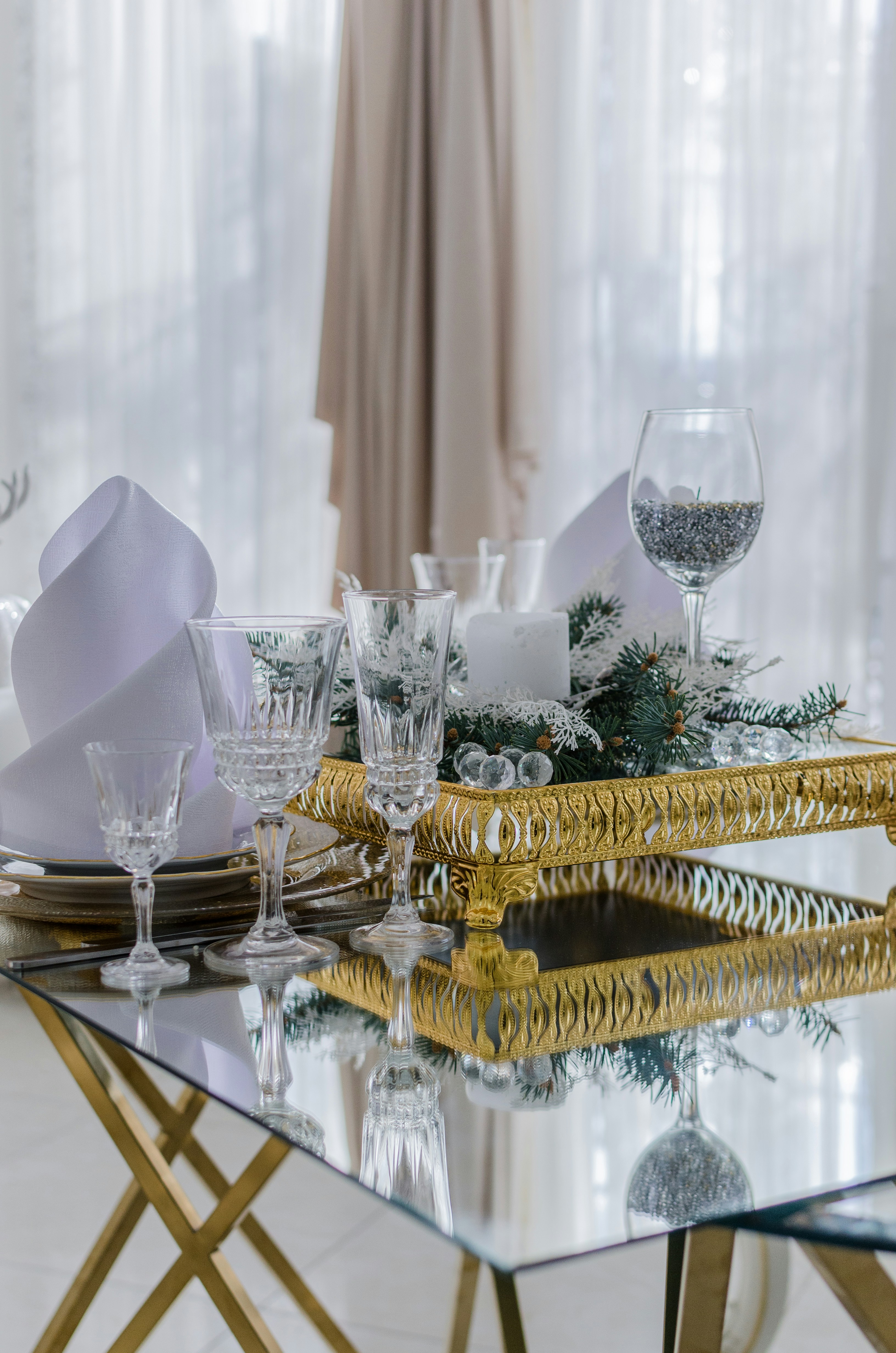 luxury gold mirrored furniture, wallpaper, Hollywood Regency Coffee Tables for Entryways: Top Rated Picks 2