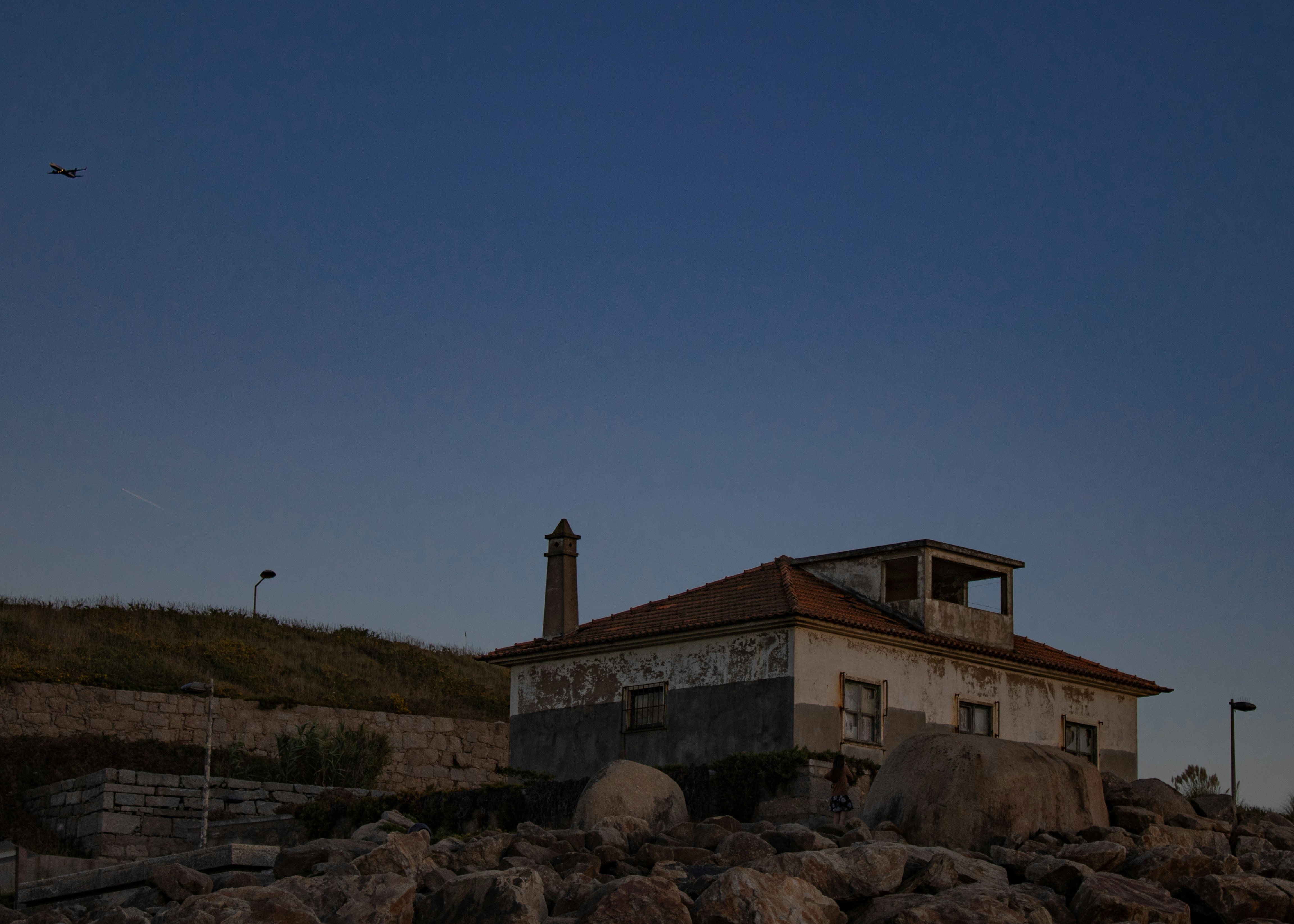 a building sitting on top of a rocky hillside