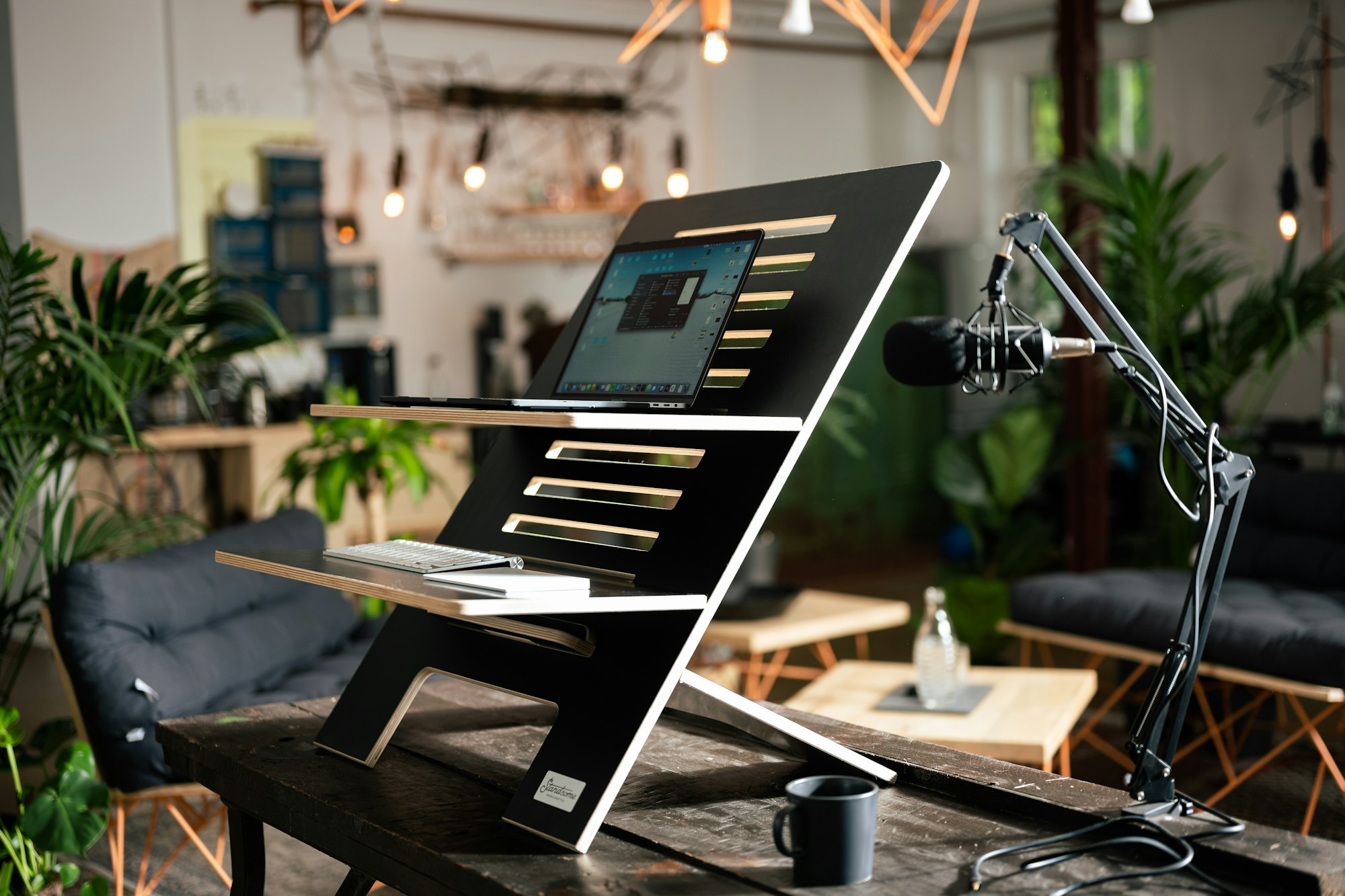 ergonomische arbeitsplatz mit einem Lap-Top und einem Schreibtisch