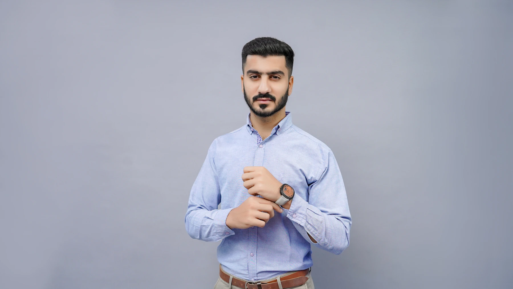 Indian professional coordinating vendor operations