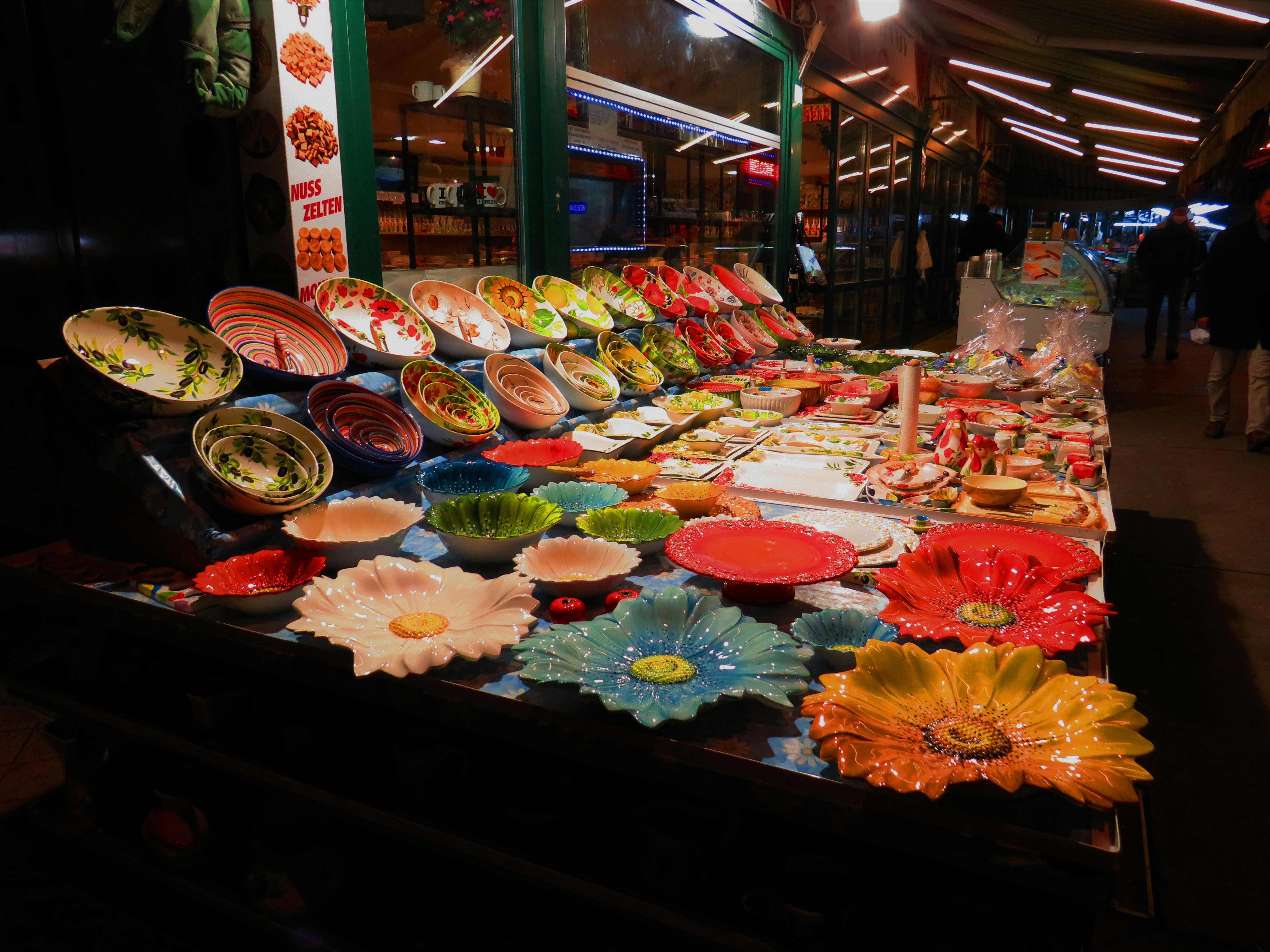 conveyor belt sushi plates colorful pricing system