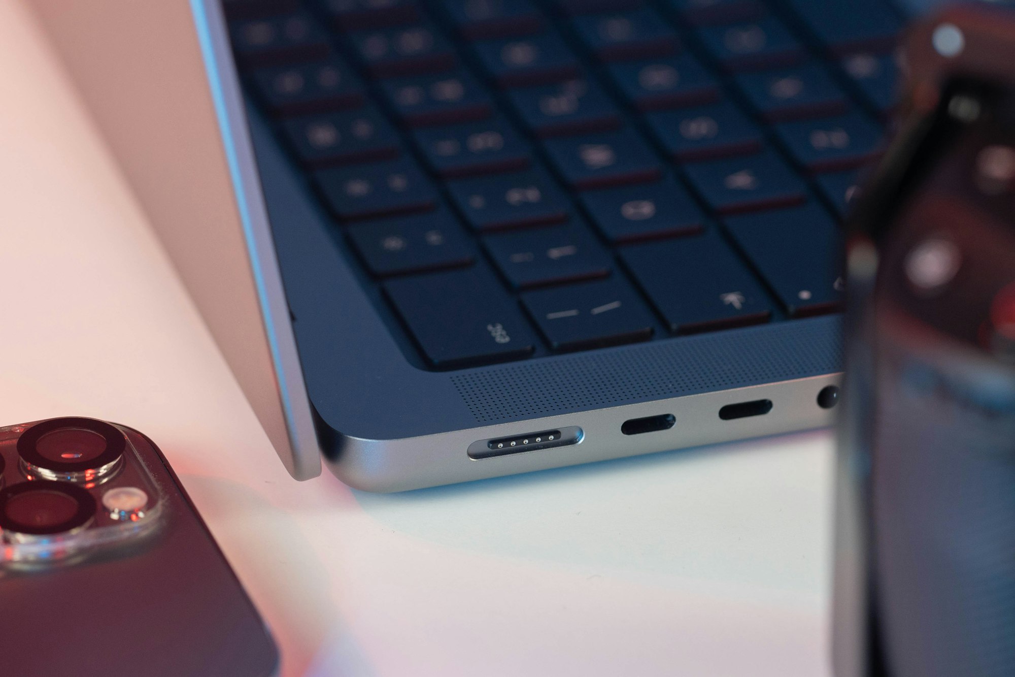 Apple MacBook Pro 14 M1 Pro
Close Up Macro Type C and MagSafe