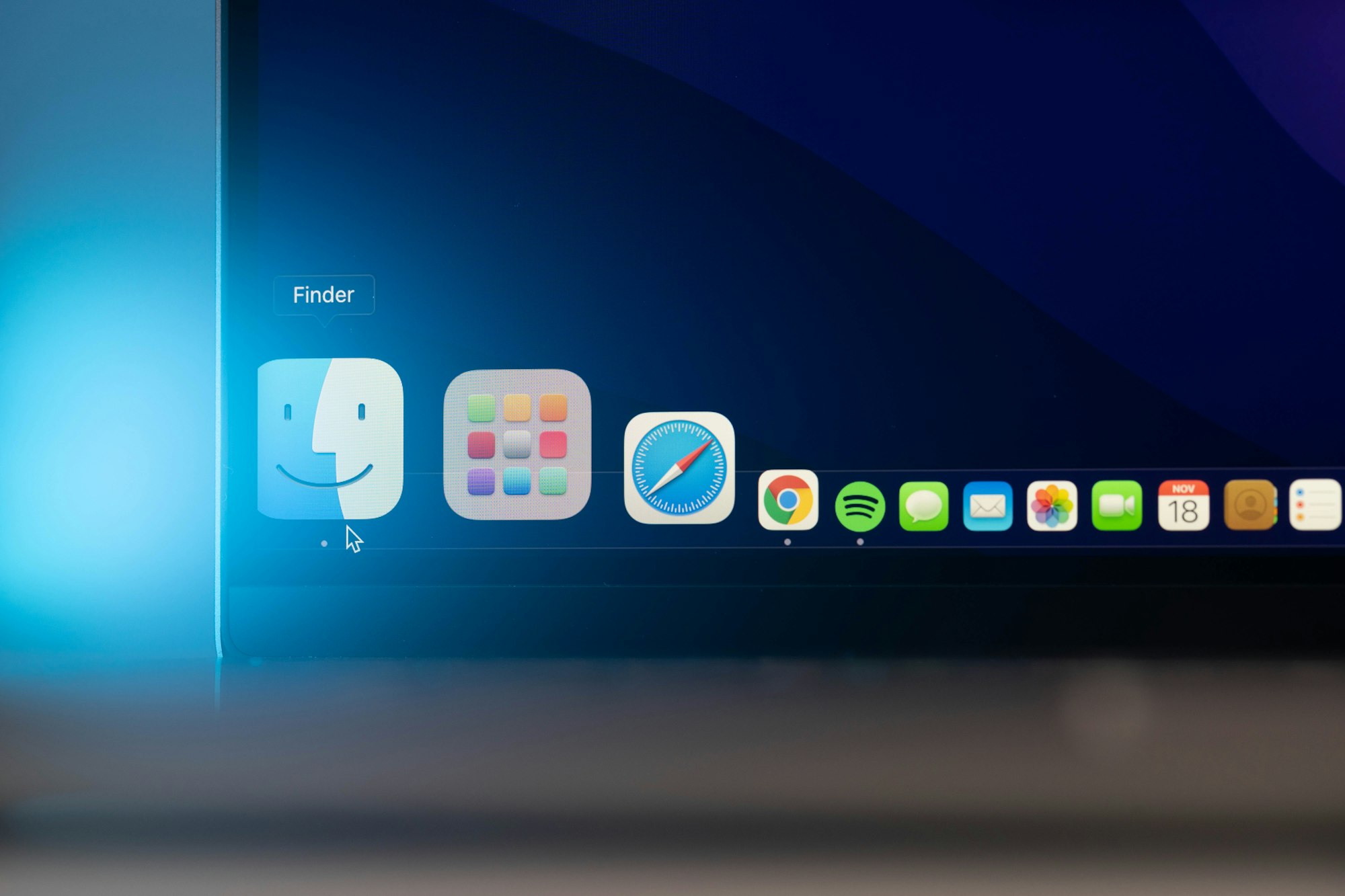 Apple MacBook Pro 14 M1 Pro 
Close Up Macro Dock Finder
Mac OS Monterey