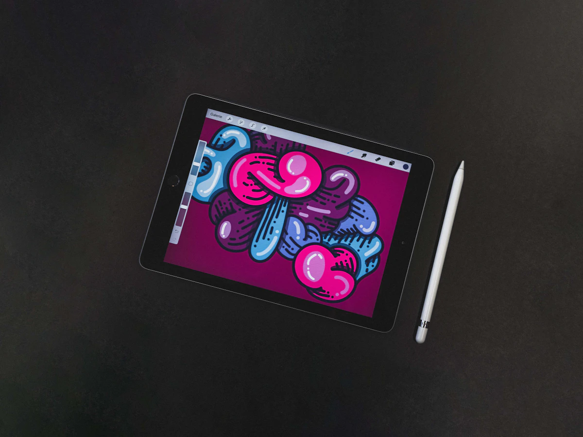 Tablet dengan gambar digital di layarnya