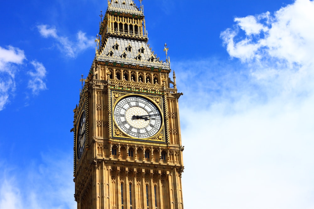 a large clock tower with a sky background