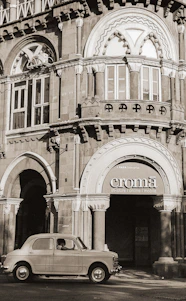 A vintage photo of the original Autopartes Rodríguez store in Rioverde, with a modern overlay of the current Voltáreo branding.