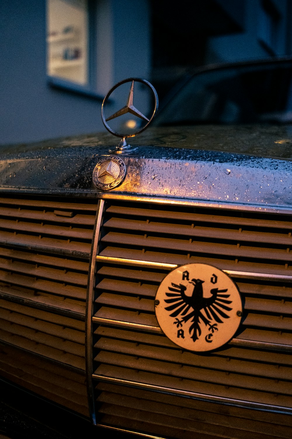 a close up of the emblem on a car