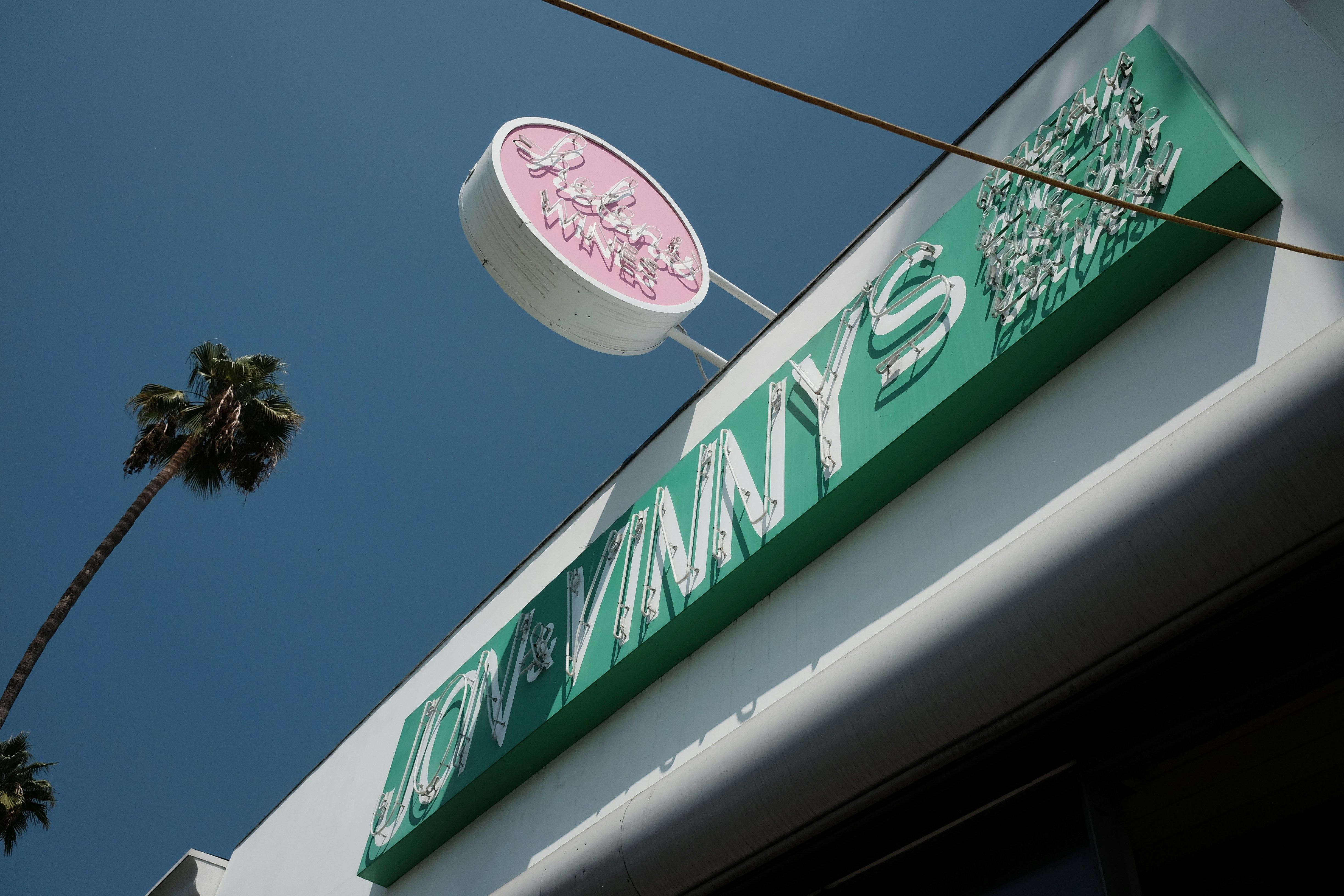 photo-1637718231787-8bb5b110de3e?ixid=M3wxMjA3fDB8MXxzZWFyY2h8MTh8fHN1Z2FyJTIwZGFkZHklMjB3ZWJzaXRlcyUyMGxvcyUyMGFuZ2VsZXN8ZW58MHx8fHwxNzU1Mjc3NjMyfDA\u0026ixlib=rb-4.1.0