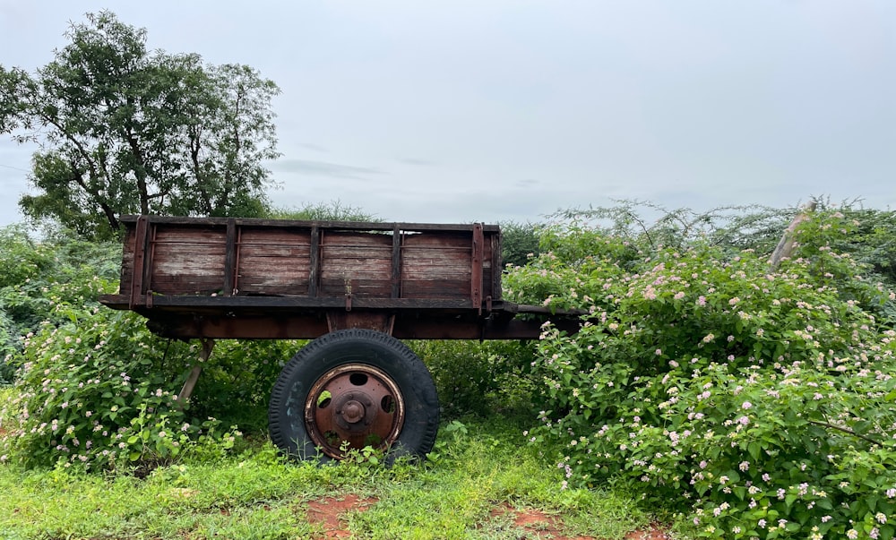 a rusted old truck sitting in the middle of a field