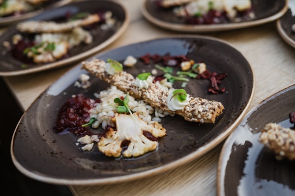 Mager rundergehaktbrood met bloemkoolrijst — receptfoto