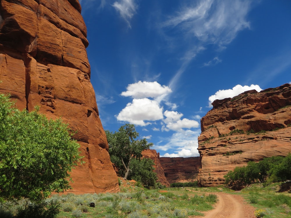 a dirt road in the middle of a canyon