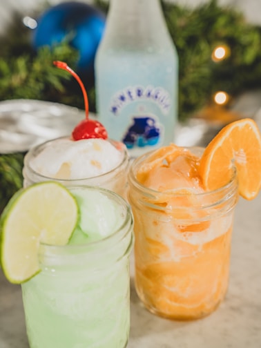 a couple of drinks sitting on top of a table
