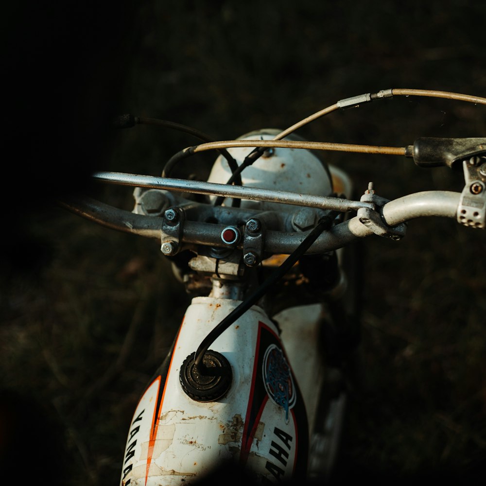 a close up of the handle bars on a motorcycle