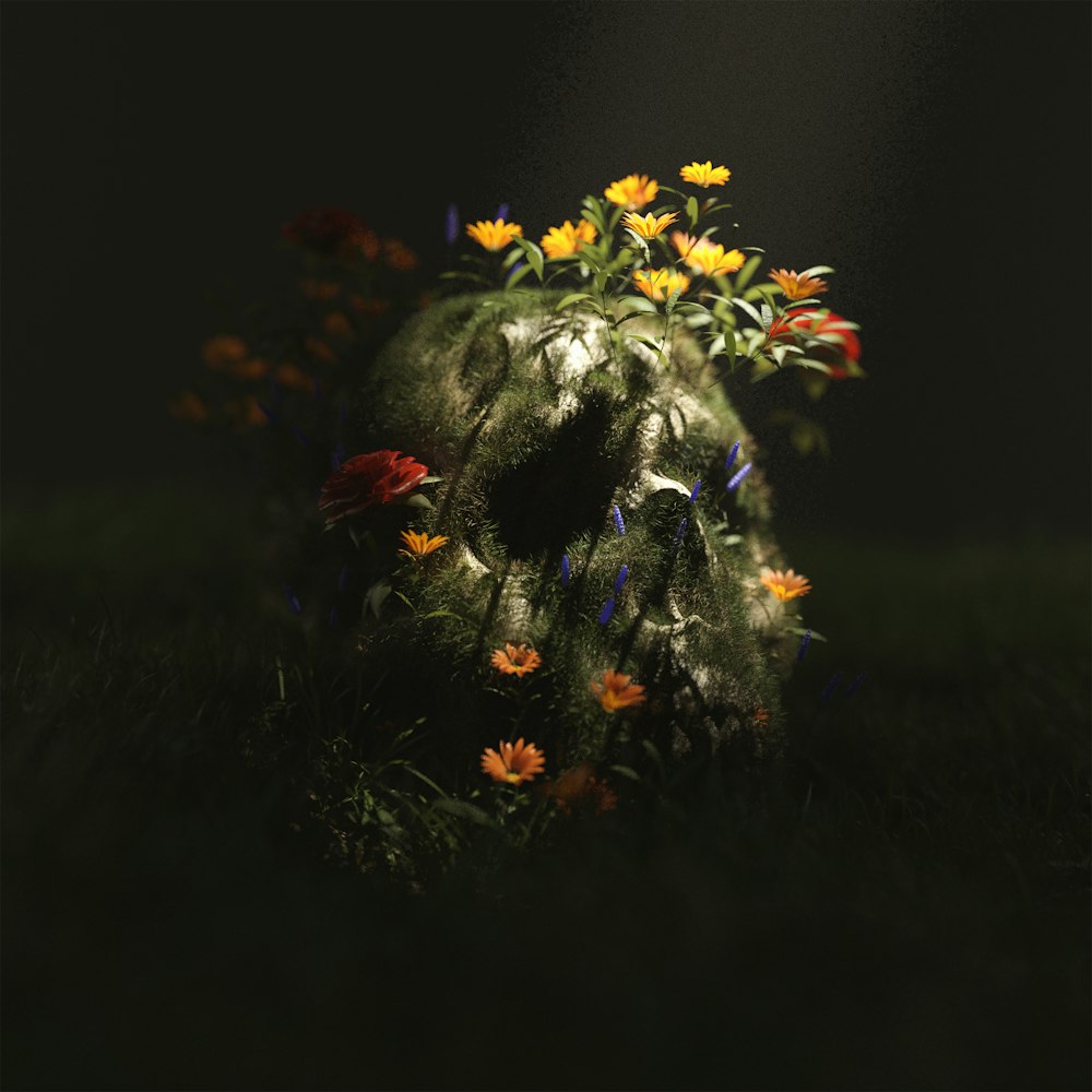 un crâne avec des fleurs qui en sortent