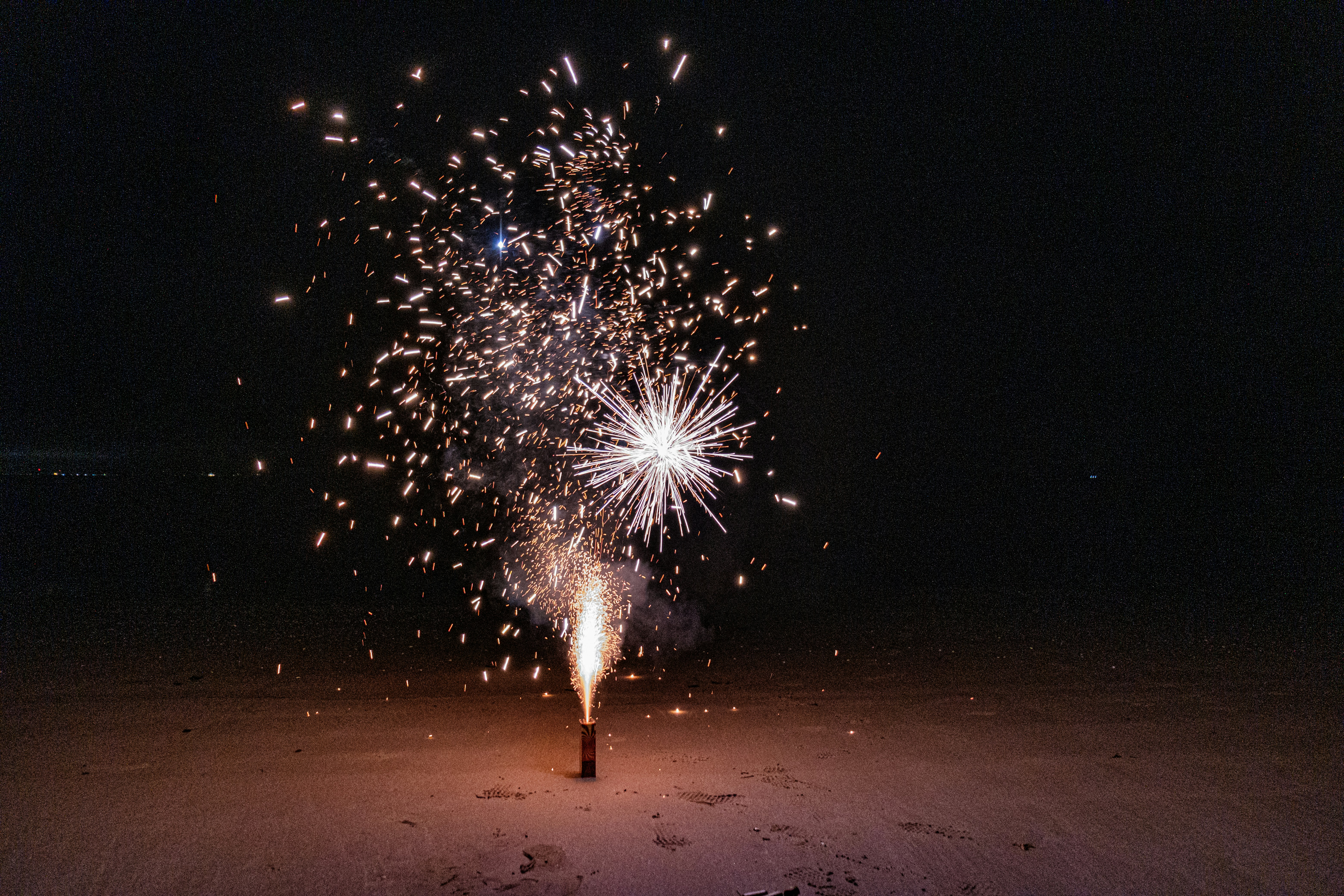 A fireworks is lit up in the night sky photo Free 爱丁堡英国 Image on Unsplash
