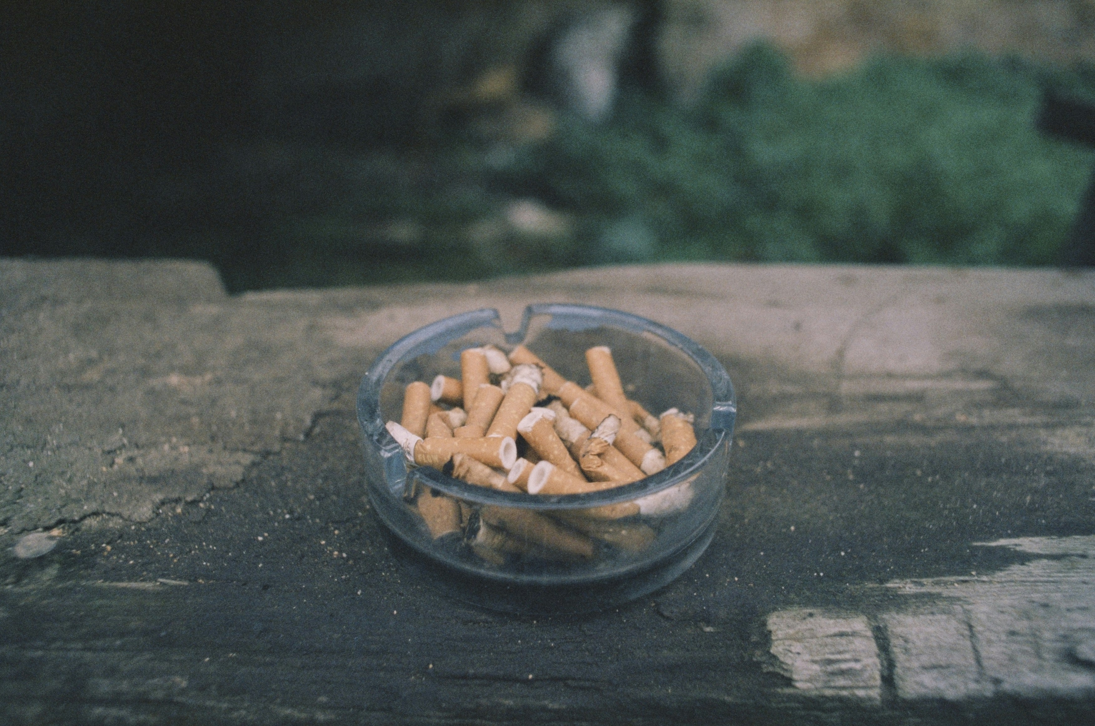 Cigarette ashtray. Leica R7 (1994), Elmarit-R 2.8 28mm (1977). Hi-Res analog scan by www.totallyinfocus.com - Fujichrome Provia 400 (expired 2001)