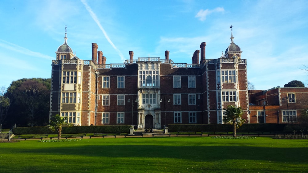 a large brick building with many windows on it