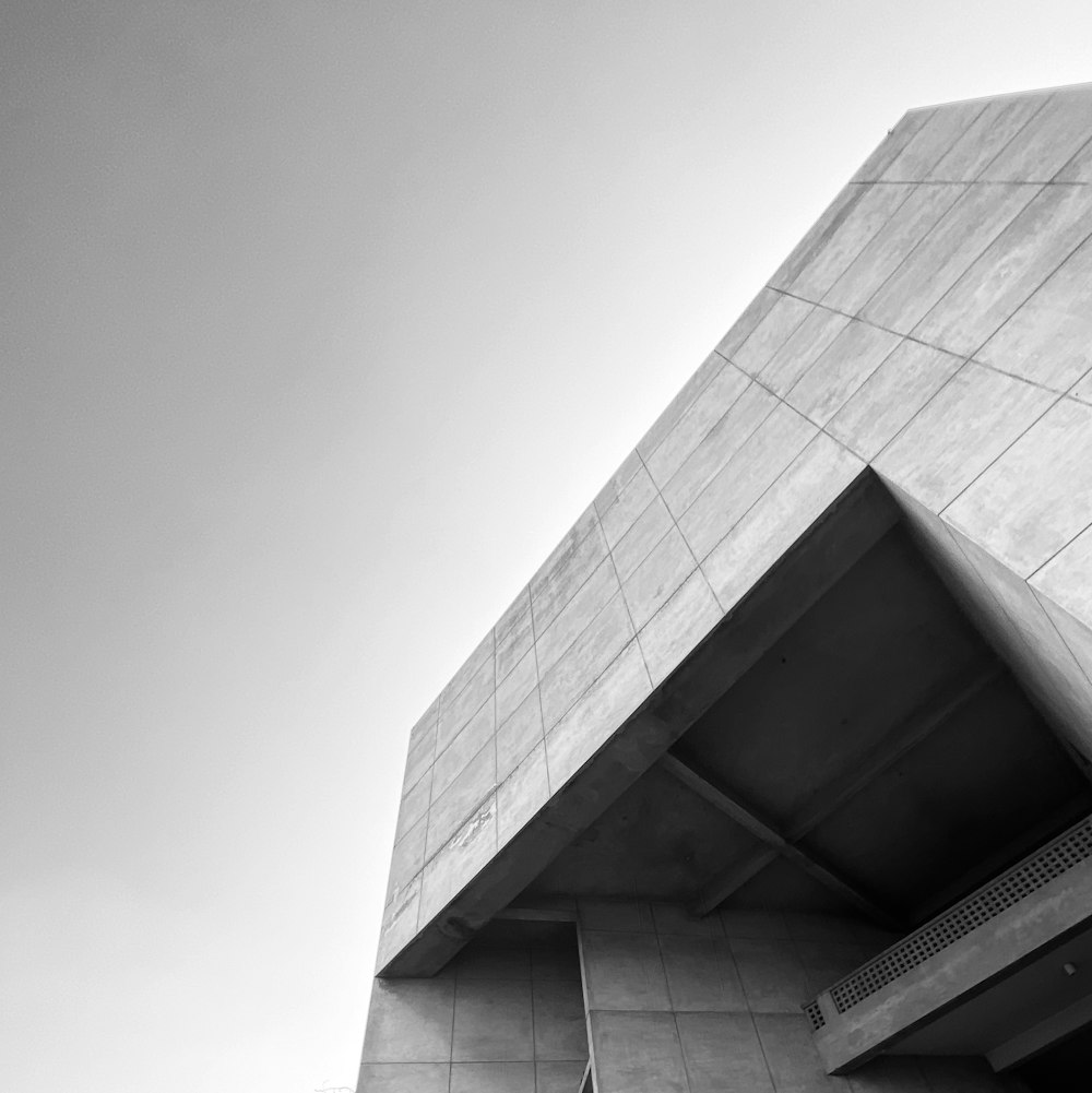 a black and white photo of a building