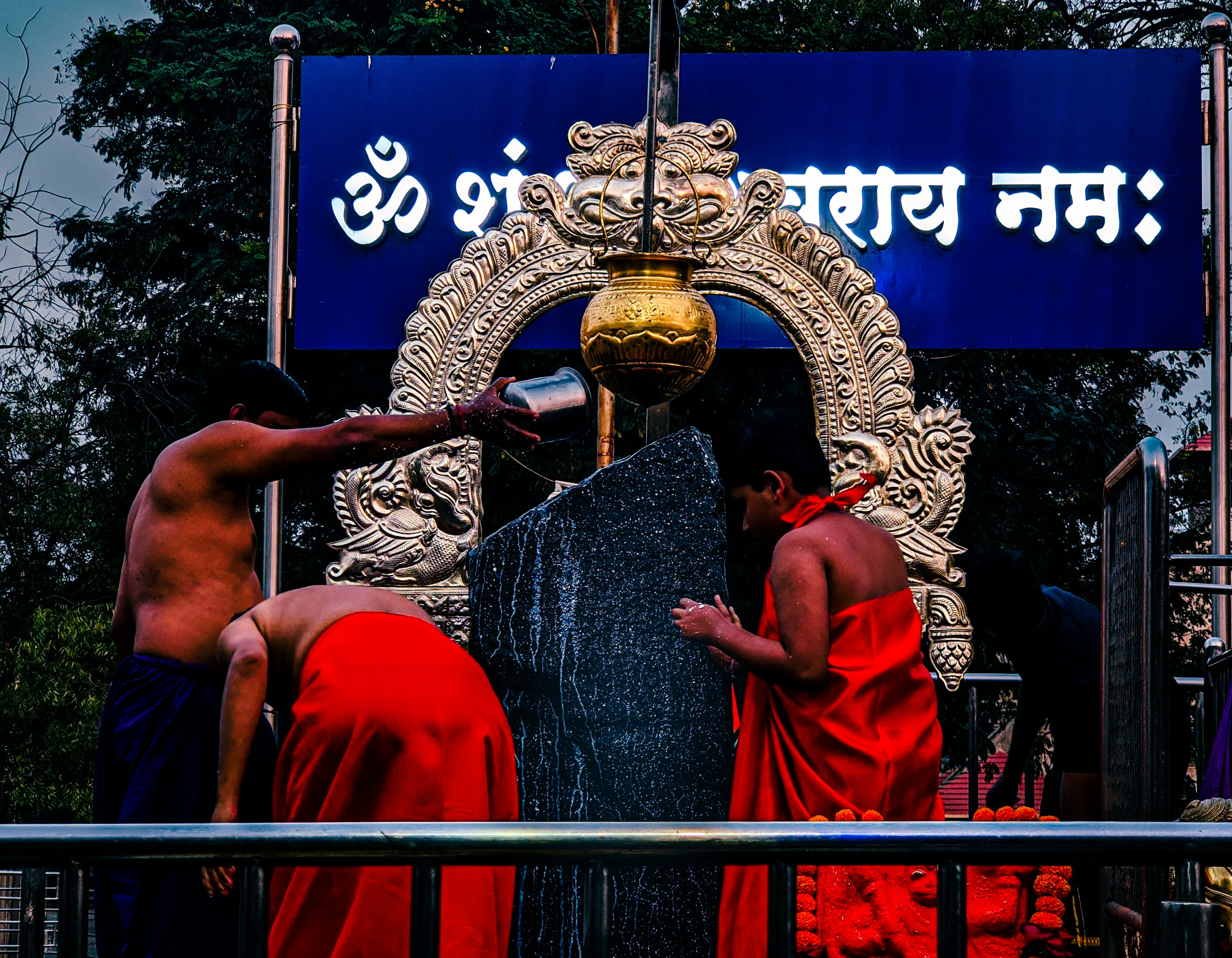 रुद्राभिषेक किस चीज़ से करें
