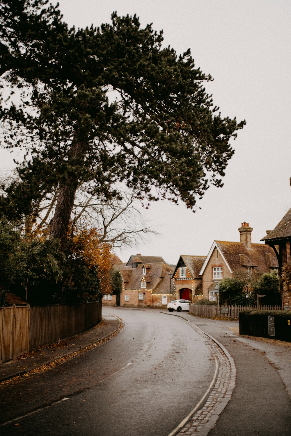 a street with a curve in the middle of it