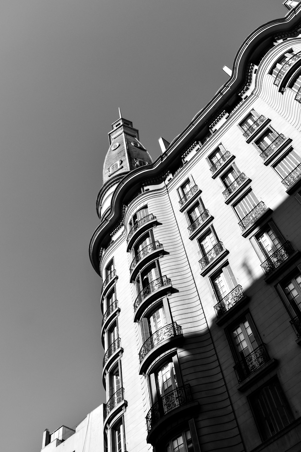 a black and white photo of a tall building