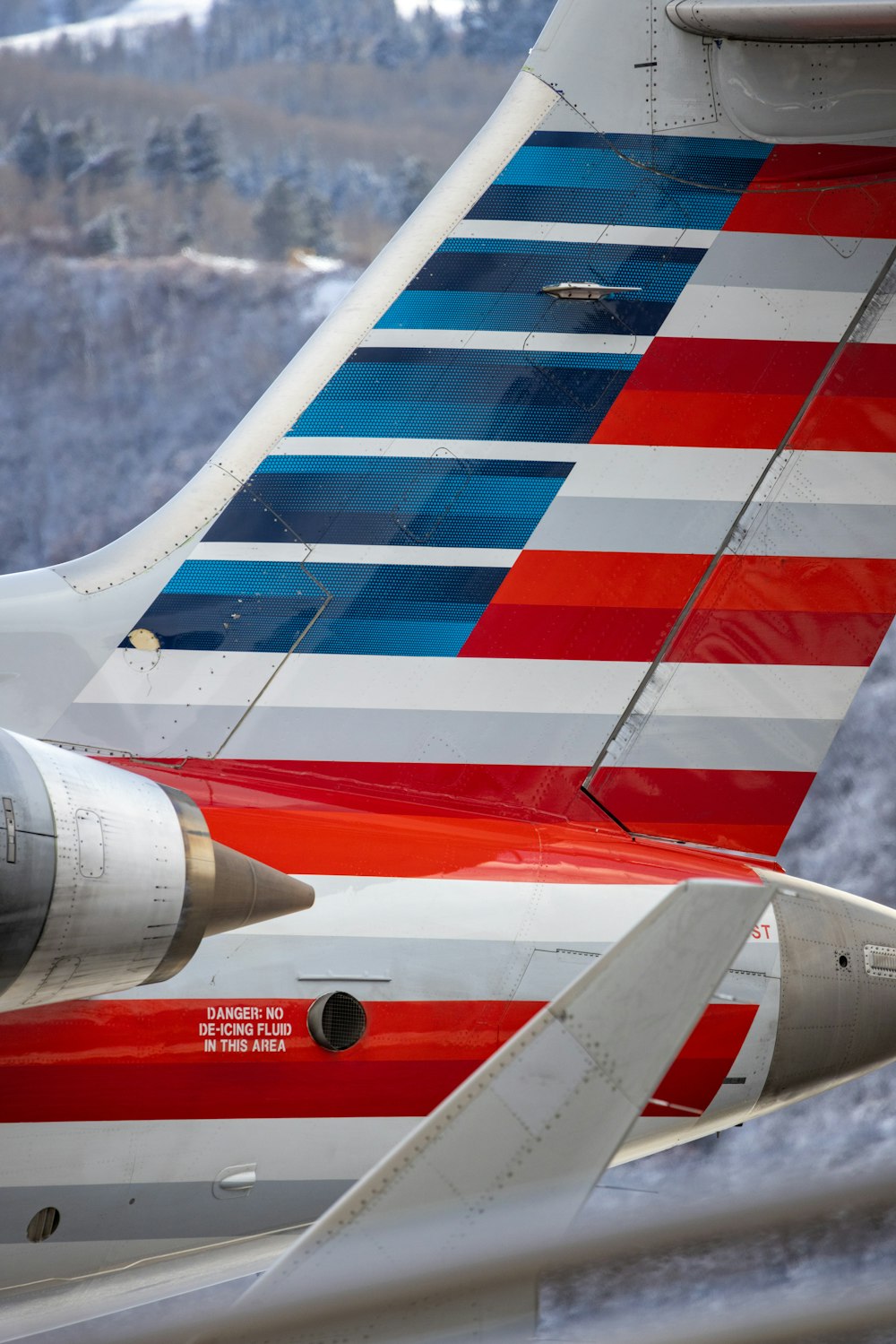 Nahaufnahme des Hecks eines Flugzeugs der American Airlines