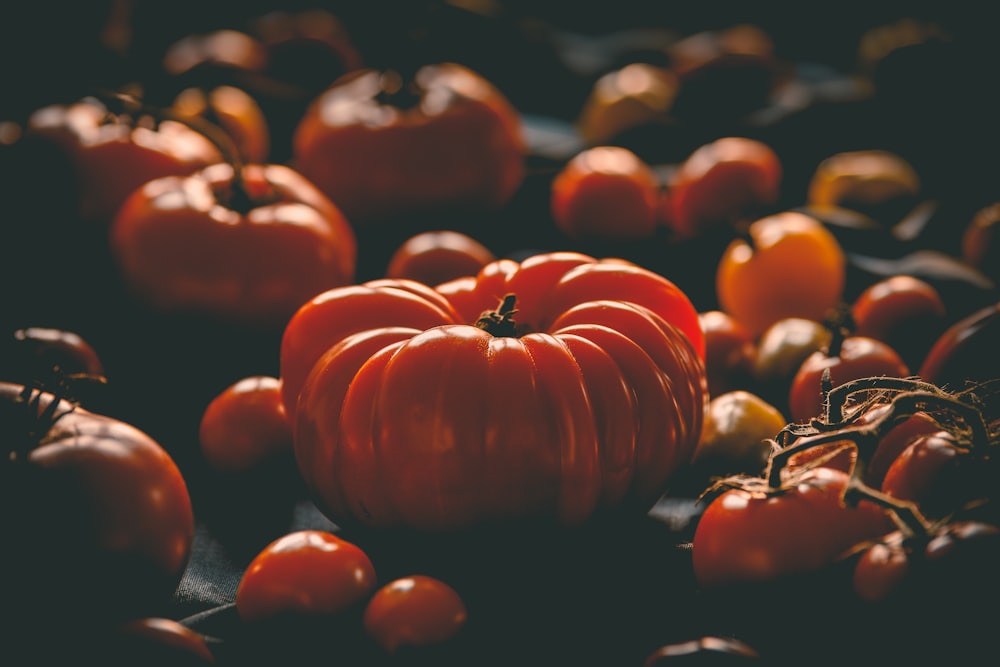 a group of tomatoes sitting on top of a table