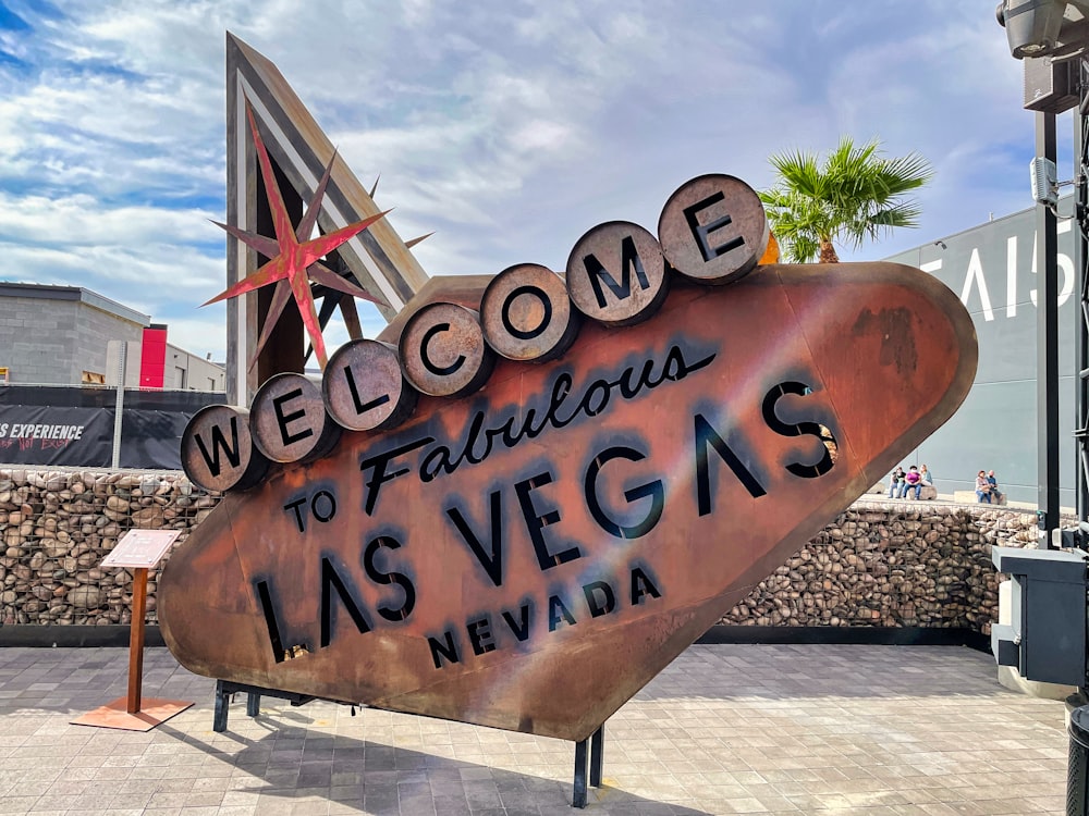 a welcome sign for las vegas, nevada