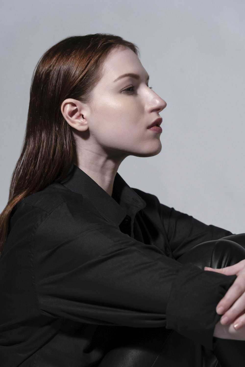 a woman in a black shirt is posing for a picture