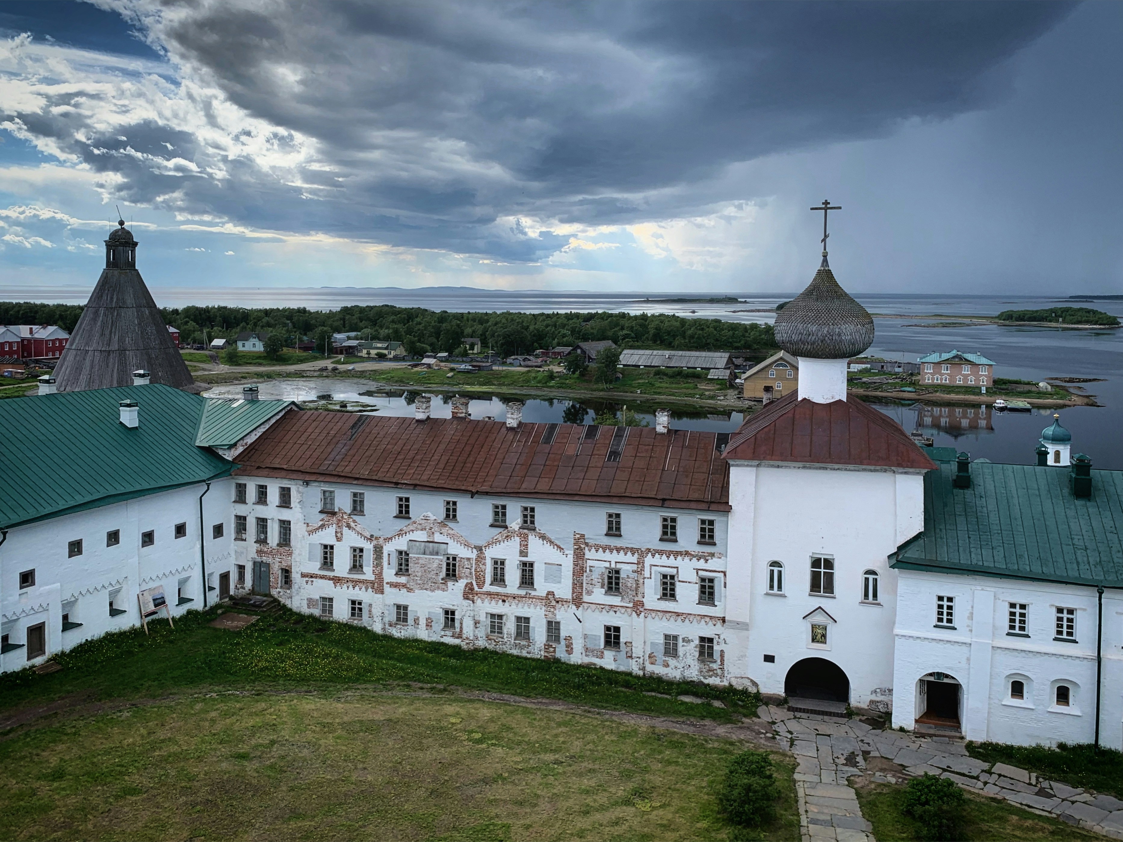 Image by Sergei Gussev via Unsplash