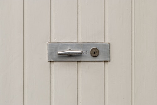 Motorised garage door