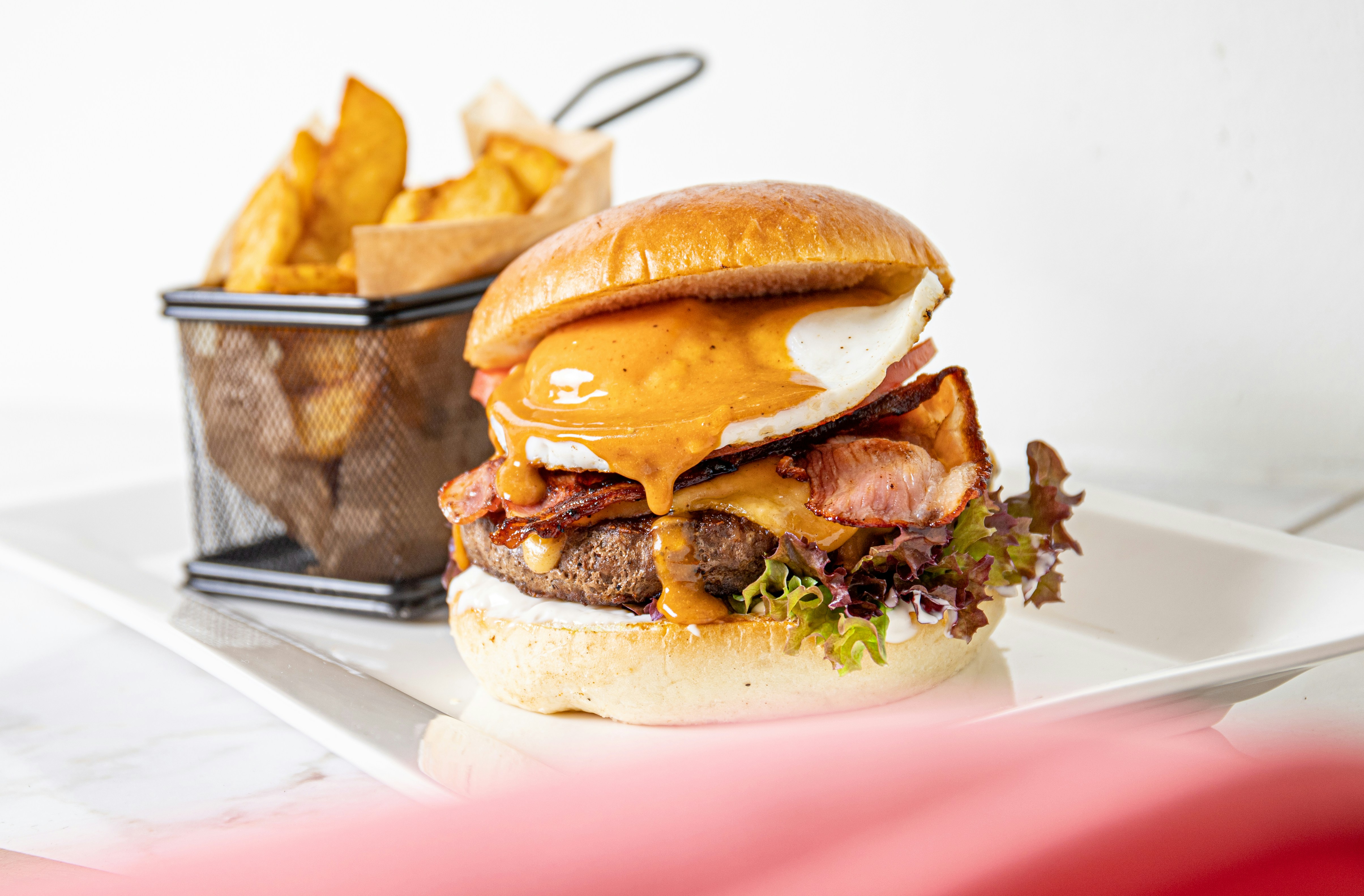 Bird flu hits U.S. turkey market just in time for burger season, Bloomberg