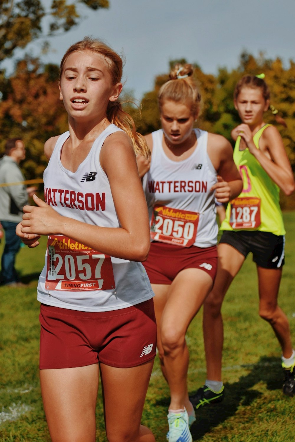 a group of people running in a race