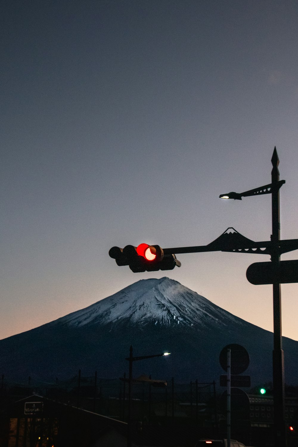 a traffic light with a mountain in the background