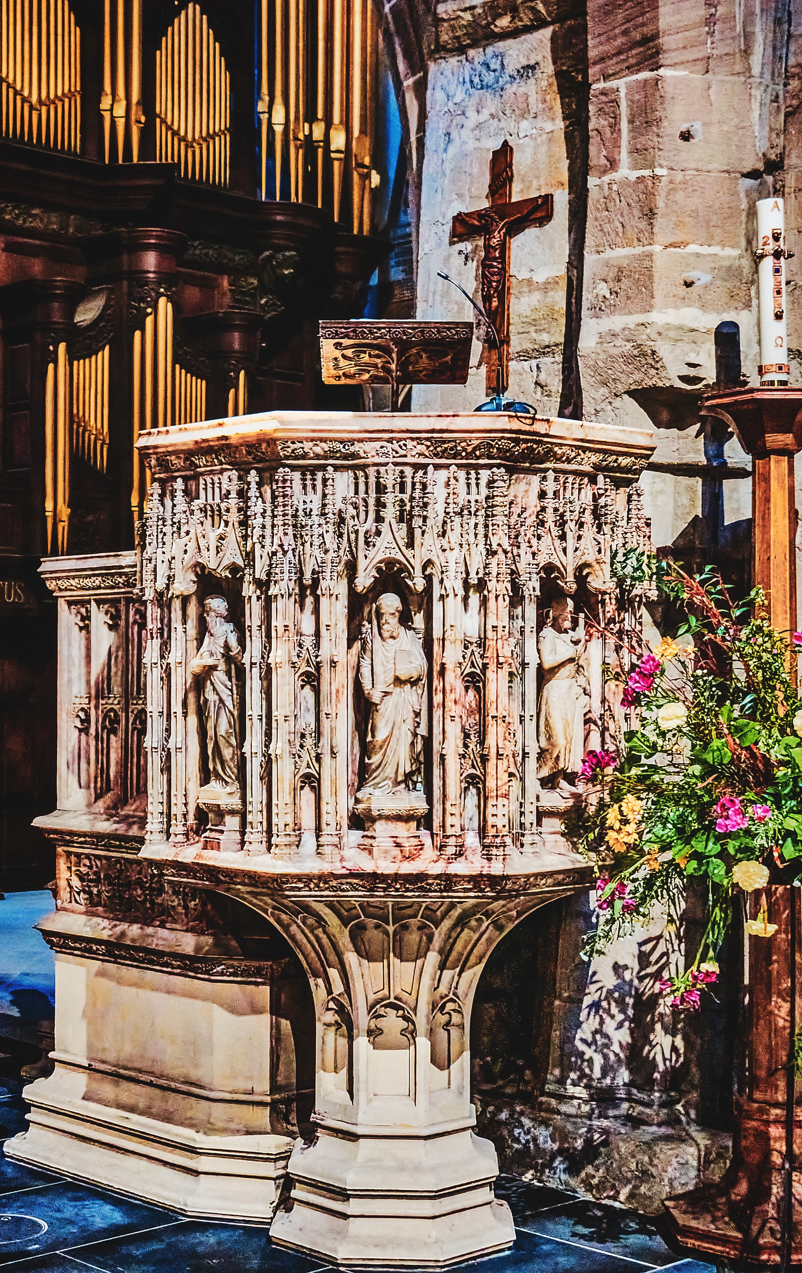 An exquisitely sculpted marble dais in The Cathedral of St. Nicholas (Sep., 2021).