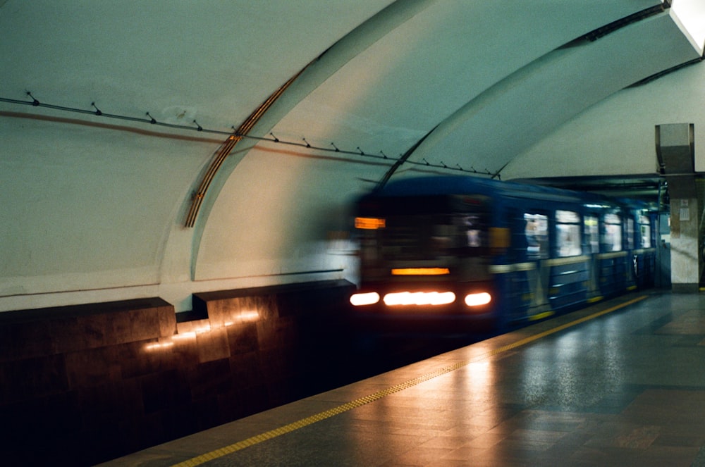 a train is coming down the tracks in a tunnel