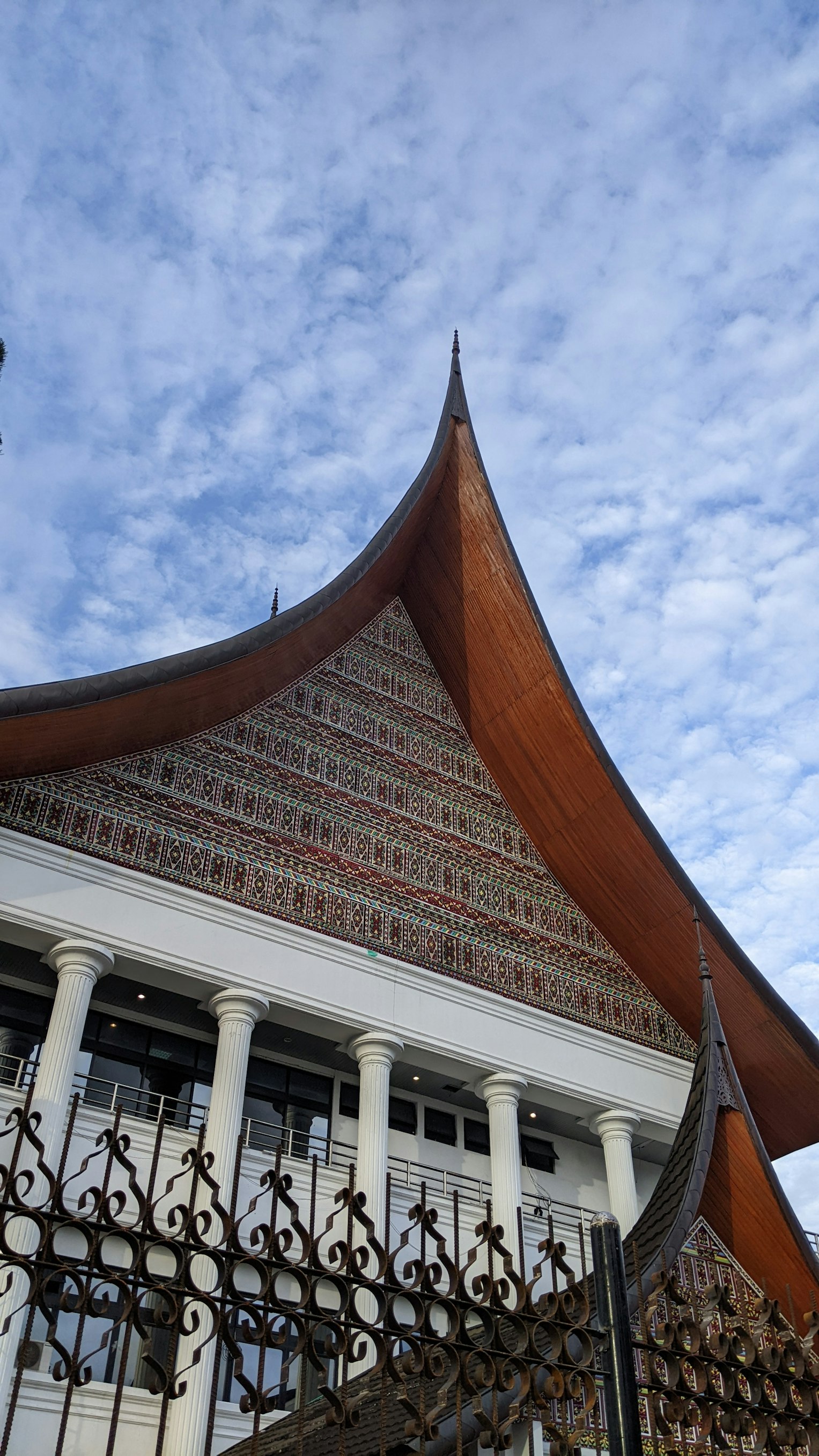 vista su un edificio tipico indonesiano