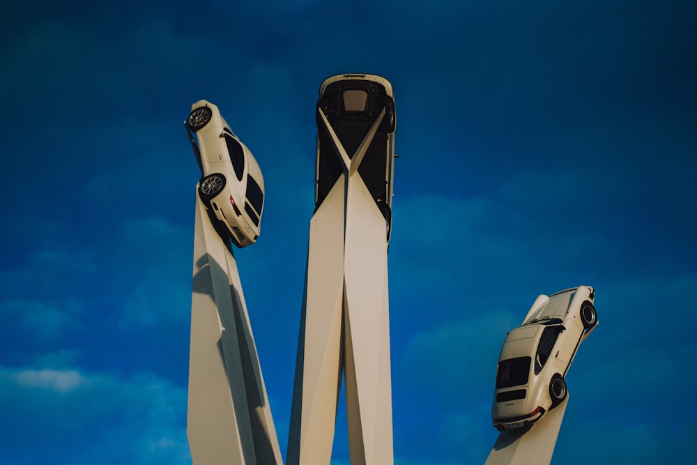 a pair of skis sticking out of the back of a car