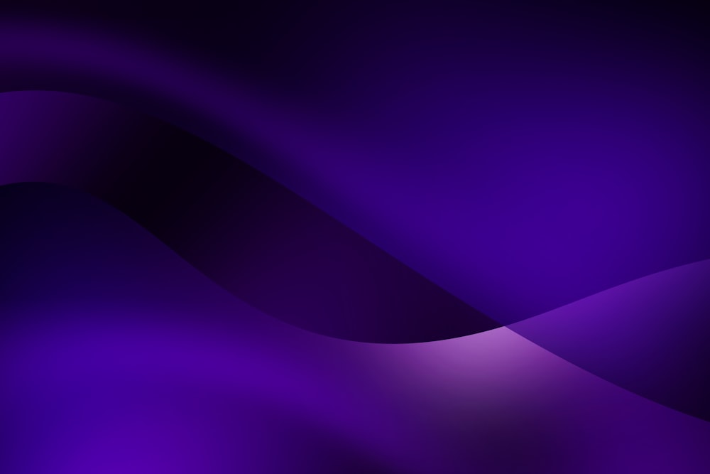 ein abstrakter violetter Hintergrund mit wellenförmigen Linien